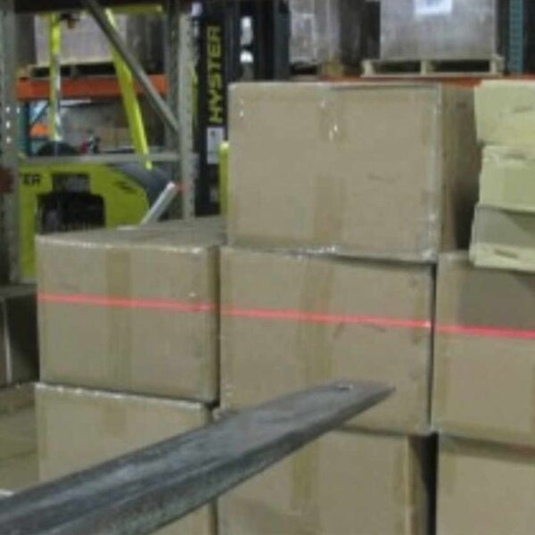 Yoijoys Rechargeable Forklift Fork Red Laser Light Horizontal Line Laser Guidance Pallet Positioning Laser Alignment System - Image 3